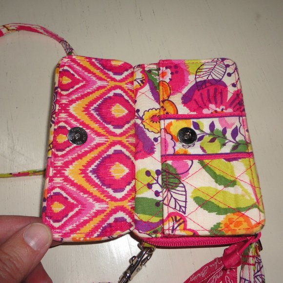 VERA BRADLEY Pink & White Cloth Flowery Pattern Small Crossbody Purse - Picture 2 of 7